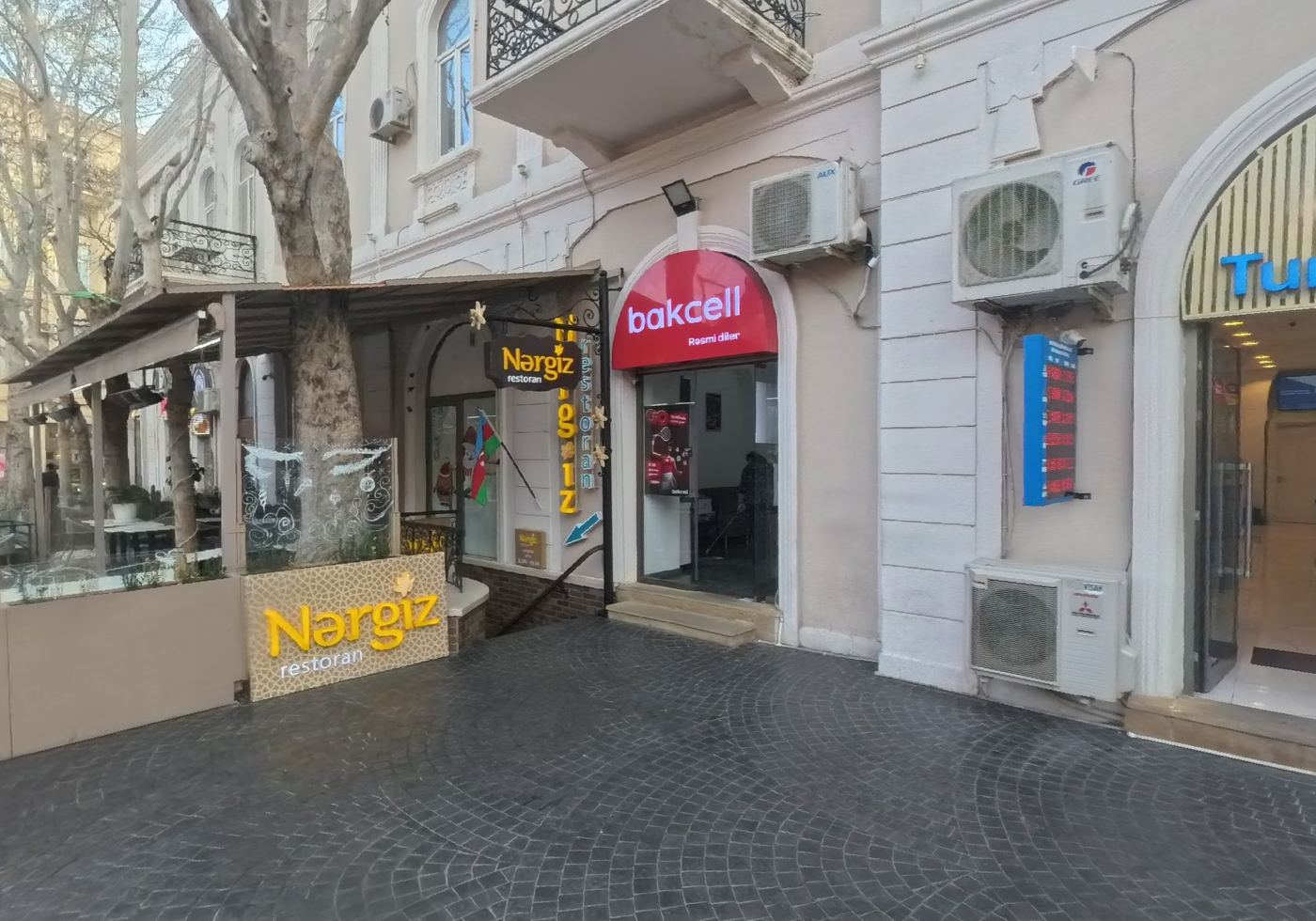 Nərgiz restoranının girişi, Tərlan Əliyarbəyov küçəsi